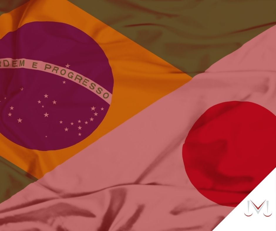 #pratodosverem: artigo: Acordo previdenciário entre Brasil e Japão. Descrição da imagem: a bandeira do Brasil e Japão. Cores na imagem: verde, azul, amarelo, branco, vermelho e cinza. 